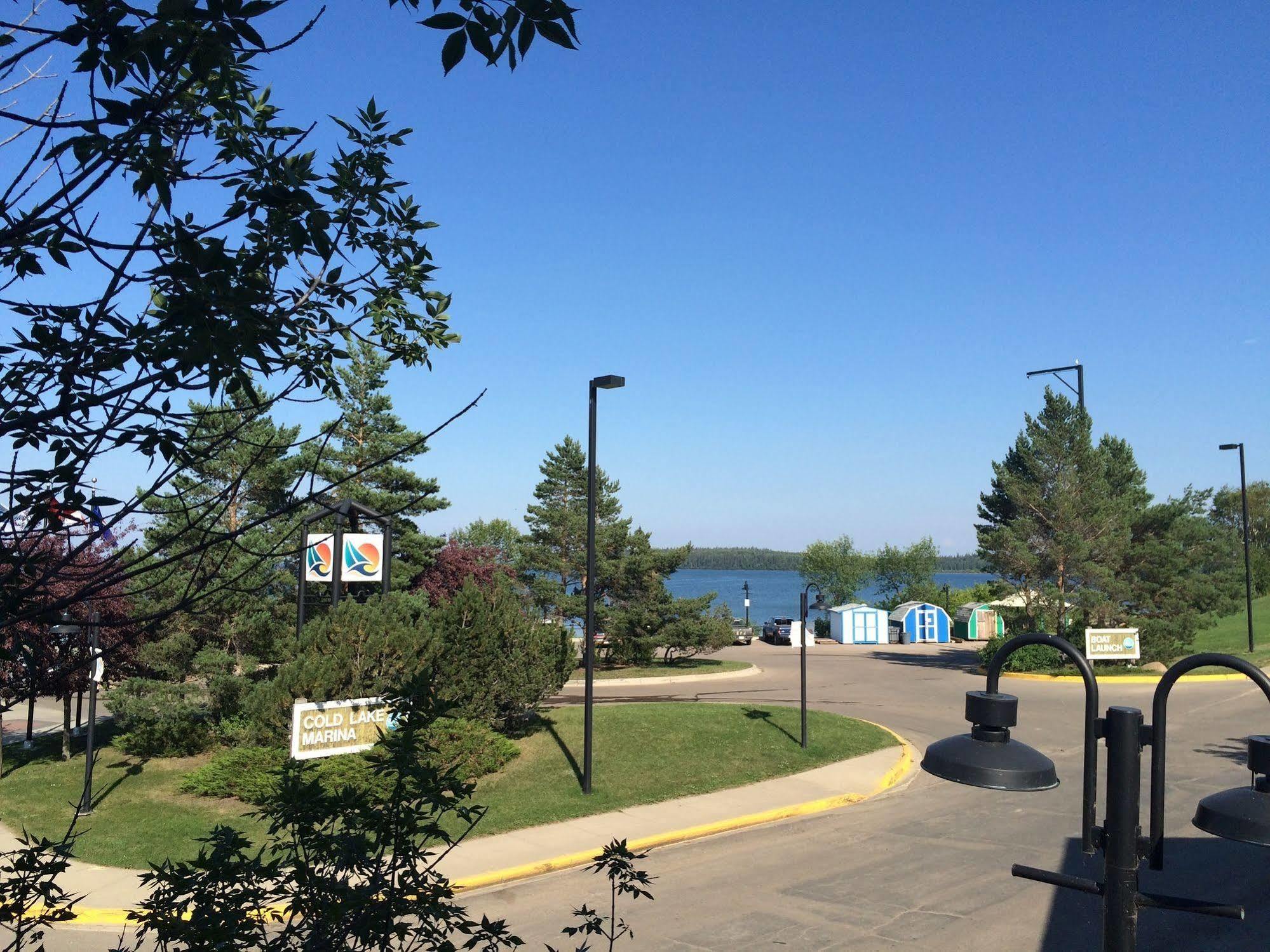 Lakeshore Inn Cold Lake Εξωτερικό φωτογραφία